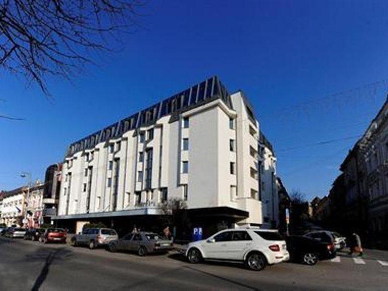 Hotel Plaza V